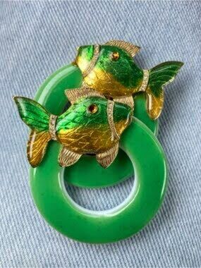 Gem-Craft Vintage enamel gold tone fish & green acrylic hoop clip earrings 2.2"